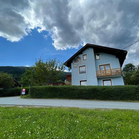 Haus Schwarzenbach Apartamento Weissbriach Exterior foto