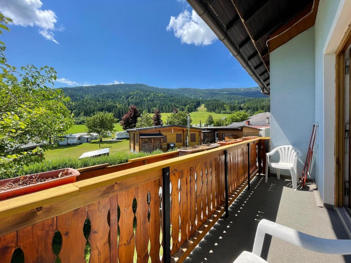Haus Schwarzenbach Apartamento Weissbriach Exterior foto