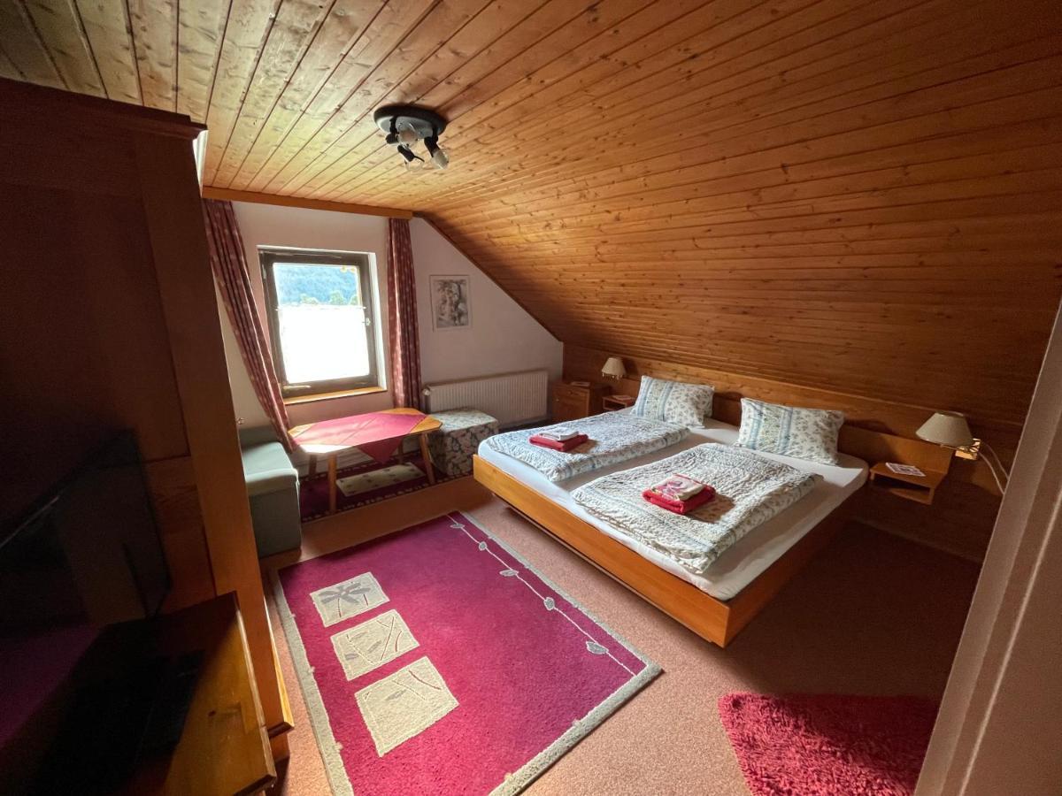 Haus Schwarzenbach Apartamento Weissbriach Exterior foto